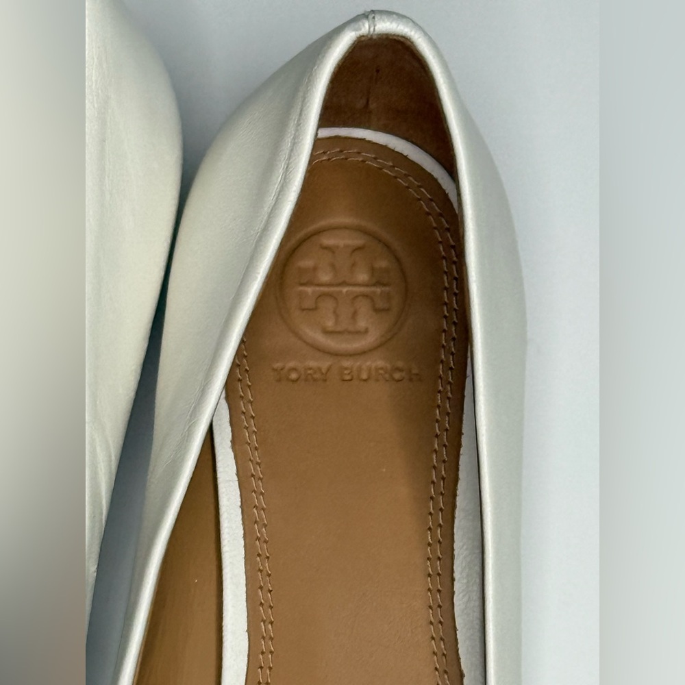 Pristine Tory Burch Cream Leather Logo Medallion Ballet Flats - Picture 8 of 8